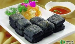 路边摊臭豆腐爆料视频,揭秘路边摊臭豆腐的诱人魅力