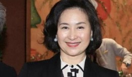 圈内扒爷爆料何超琼,扒爷揭秘豪门背后的传奇人生